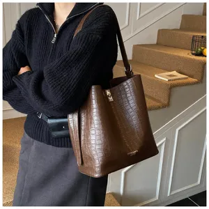 Sac épaule marron effet croco, grand sac seau élégant et décontracté pour femme.