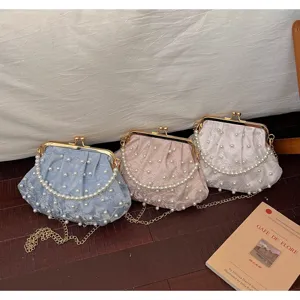 Elegante Perlen Abendtasche mit feiner Stickerei, Kussverschluss und stilvoller Kettenriemen.
