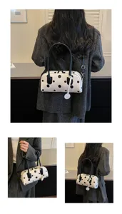 Schicke Polka-Dot Bowlingtasche für Damen, stylische Umhängetasche mit viel Stauraum.