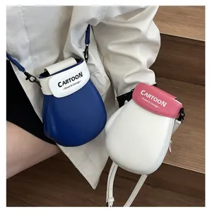 Leuke bokshandschoen vorm mini schoudertas stijlvolle casual crossbody tas detail weergave