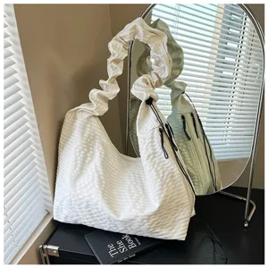 Borsa a spalla hobo plissettata bianca casual con trama a griglia per il lavoro.