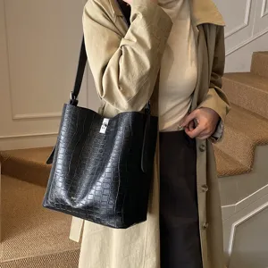 Grand sac cabas imitation crocodile pour femme, fourre-tout élégant et décontracté.