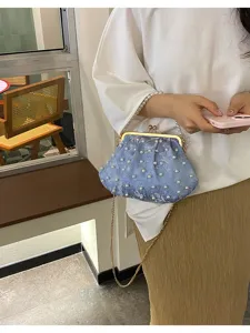 Elegante Perlen bestickte Kiss-Lock Muscheltasche mit goldener Kette für Abendpartys.
