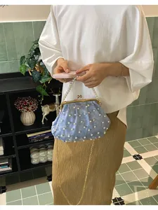 Elegante blaue florale Jacquard Perlen Kussverschluss Abendtasche mit Kette für Damen.