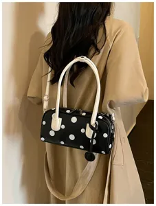 Detailansicht der stilvollen Polka-Dot-Bowlingtasche, lässiger Achseltaschen-Look.