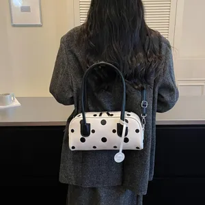 Einfashionige Polka Dot Bowling Tasche für Damen, lässige Schultertasche und Handtasche.