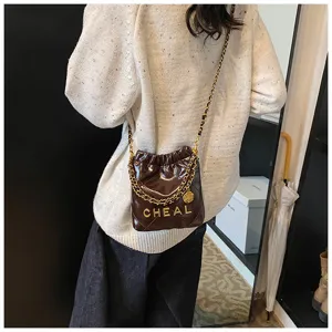 Borsa a tracolla trapuntata da donna elegante borsa a catena con ciondolo floreale chic