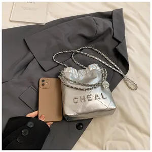 Borsa a tracolla matelassé argentata catena mini borsa secchiello donna casual tote