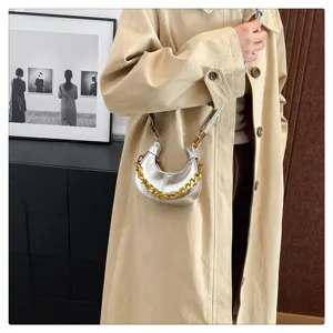 Damen silberne metallische Mini Halbmond Umhängetasche stilvolle Öl-Wachs-Leder Retro Tasche