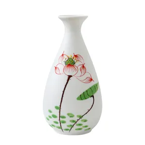 Vase en céramique blanche avec lotus peint à la main, style chinois pour décoration florale.