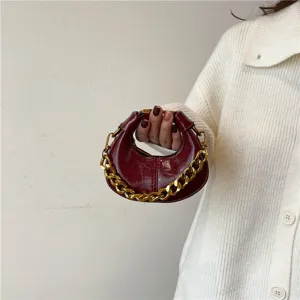 Damen Mini Halbmond Handtasche Oelleder Retro Umhaengetasche stilvolle Winter Handtasche