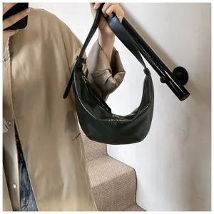 Sac à aisselle vert foncé rétro pour femme, élégant sac fourre-tout tendance style.