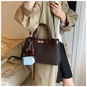 Stylish brown women shoulder bag 2025 autumn minimalist daily crossbody handbag detail view