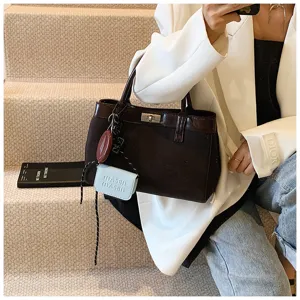 Niche fashion women handbag 2025 autumn new style casual simple crossbody tote bag for daily wear.