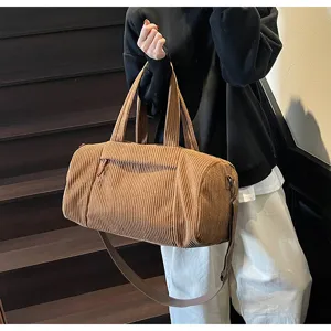 Borsa da viaggio marrone in velluto a coste, grande borsa a tracolla per yoga.