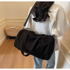 Borsa a tracolla in velluto a coste nero, grande borsa casual versatile per viaggi quotidiani.