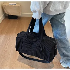 Borsa da viaggio in velluto a coste nero grande capacità, borsa yoga casual dettaglio.