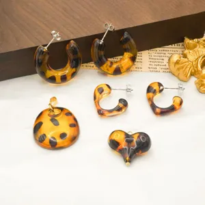 Vintage tortoise shell resin earrings pendant set chic minimalist fashion jewelry accessories