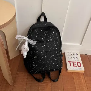 Vue détaillée du sac à dos décontracté à imprimé étoiles noir avec pendentif étoile en dentelle.