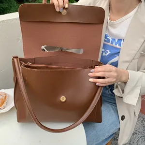 Retro braune Leder Umhängetasche, große Kapazität Handtasche für Damen, stilvoll.