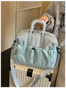 Erweiterbare Reisetasche mit großem Fassungsvermögen für Fitness, Sport und Kurztrips.