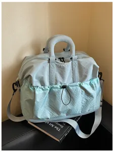 Hellblaue erweiterbare Reisetasche, große Kapazität Fitness Sporttasche mit Schultergurt.