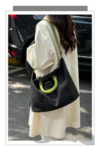 Grande borsone da viaggio in tela con manici verdi, elegante borsa sportiva e per il tempo libero.