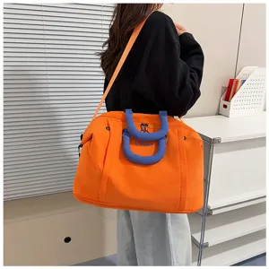 Grande borsa da viaggio sportiva da donna borsa fitness con logo personalizzato.