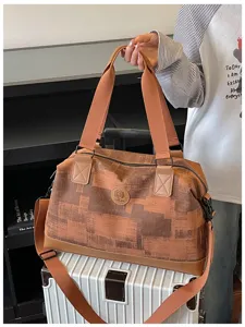 Large capacity travel duffel bag for women, lightweight portable luggage bag for short trips.