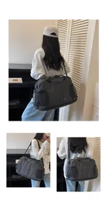 Grand sac de voyage à carreaux avec séparation humide et sèche et poches en filet.