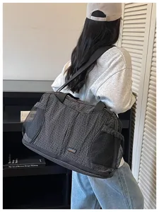 Grand sac de voyage à carreaux avec poches en filet pour le sport, fitness, yoga et loisirs.