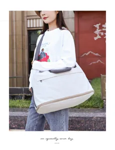 Erweiterbare Reisetasche Fitness Sporttasche aus hellweissem Oxford-Gewebe mit viel Stauraum.