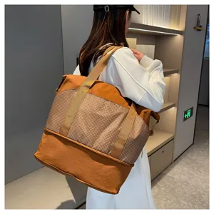 Grande borsa da viaggio fitness casual con tracolla, molto leggera per gite all'aperto.