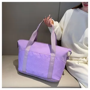 Borsa da viaggio viola leggera, borsa sportiva fitness casual con tasca in rete e doppi manici.