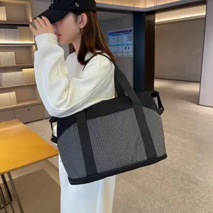 Borsa da viaggio casual leggera di grande capacità borsa sportiva fitness per campeggio all'aperto