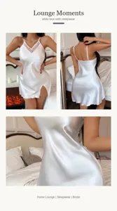 Detalles del camisón de satén blanco y encaje con diseño de espalda descubierta y abertura.