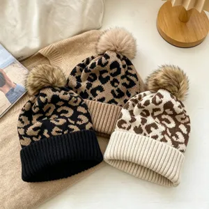 Gorro de punto con estampado de leopardo y pompón, gorro de invierno cálido para mujer.