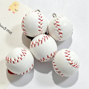 Petits pendentifs de baseball 3D en PVC avec coutures rouges pour bijoux DIY, porte-clés et boucles.