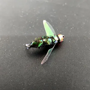 Señuelo de pesca con mosca biónico con alas translúcidas para truchas y percas de agua dulce.