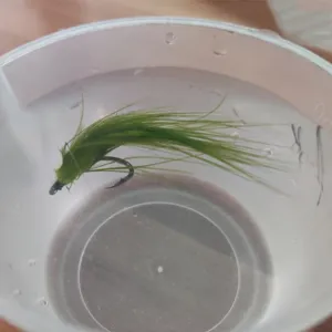Señuelo de pesca verde anzuelo de mosca biónico de hierba para carpa, cebo realista.