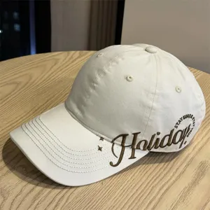 Beige Baseballmütze für Damen mit breiter Krempe und brauner Holiday-Stickerei Sonnenhut
