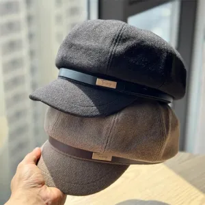 Classic retro woolen newsboy hat women autumn winter versatile painter beret with belt buckle