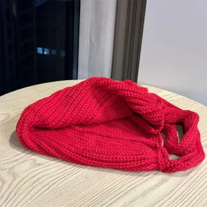 Rote Damen Strick Handtasche aus Wolle, gemütliche Freizeittasche für den Alltag im Winter.