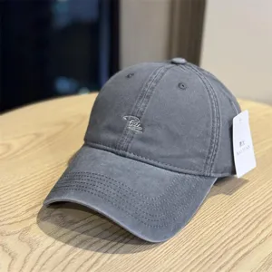 Washed cotton baseball cap for men and women, minimalist retro style with letter embroidery.