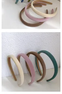 Gros plan détaillé de cerceaux à cheveux en velours doux aux couleurs bonbon pour le style.