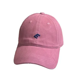 Gorra de béisbol de algodón rosa con letra E bordada en azul, visera informal diaria.