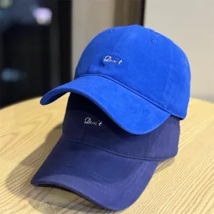 Casual embroidered baseball cap for men and women, soft top cotton dad hat for autumn outdoor travel.