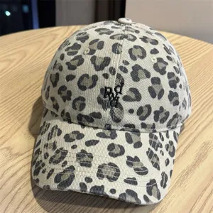 Berretto da baseball leopardato da donna, cappello morbido retrò con ricamo alla moda.