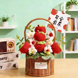 Dettaglio cestino di fiori di mele a maglia fatto a mano stile country decorazione regalo amica