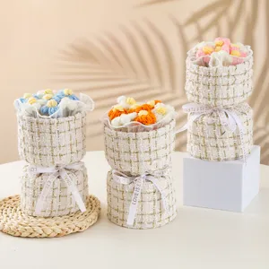 Ramo de flores de ganchillo hecho a mano estilo Chanel regalo de cumpleaños amiga